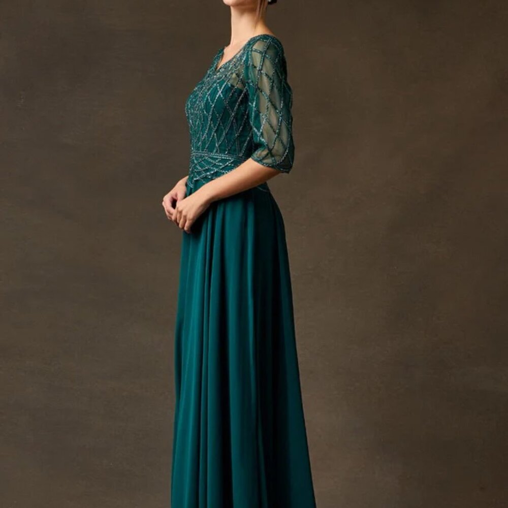 EMERALD GREEN FORMAL MOTHER OF THE BRIDE DRESS. PLUS SIZE GOWN - Picture 3 of 7